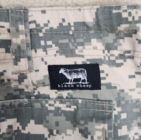 Black Sheep Cargo Shorts - Picture 2 of 5